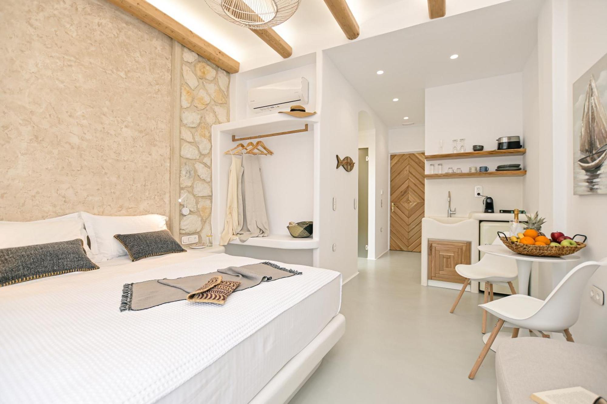 Fleria Seaview Suites Naxos City Room photo